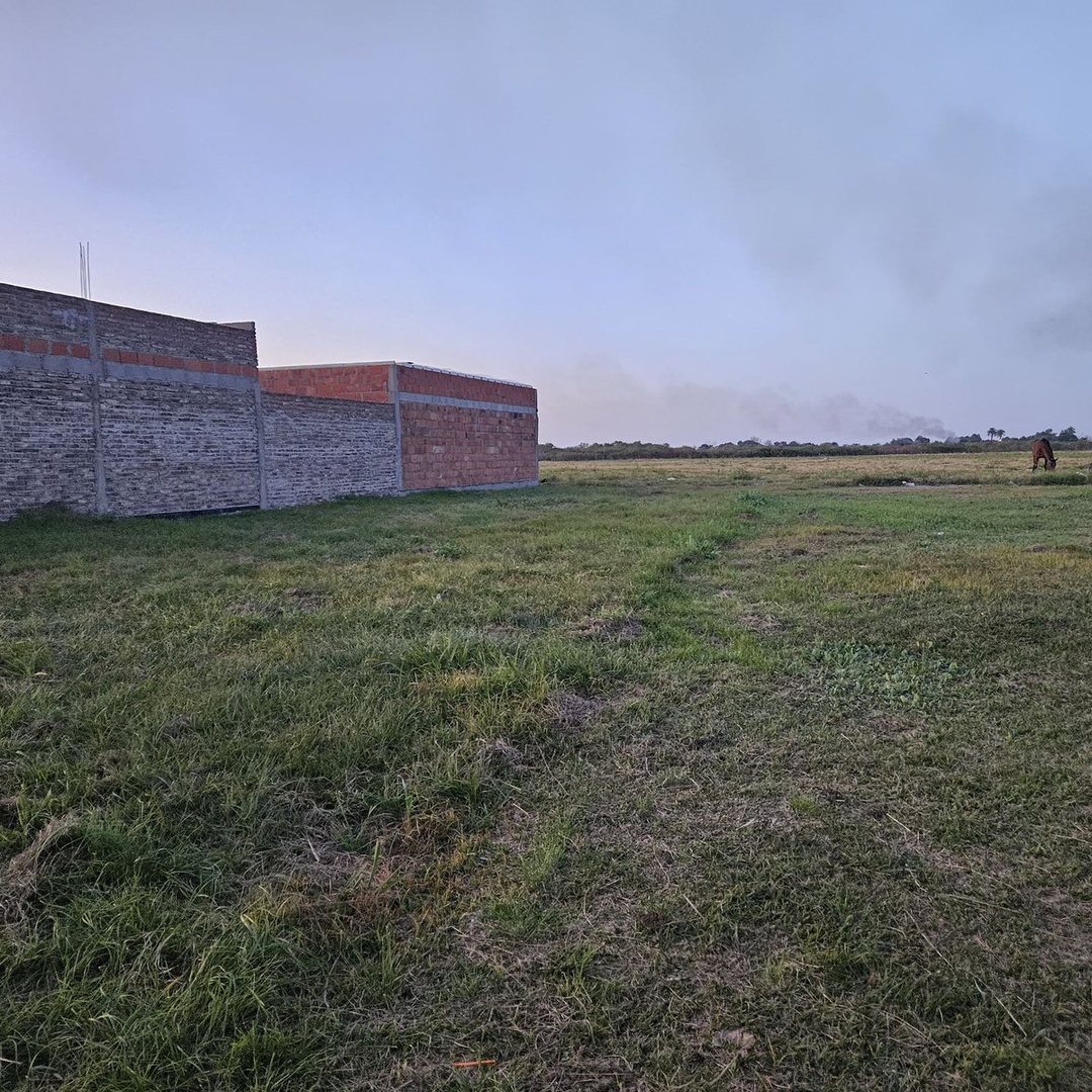 VENTA / LOTE / BARRIO MORA