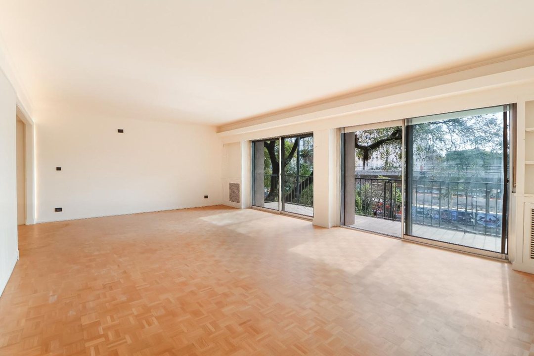 ALQUILER PISO 5 AMBIENTES SOBRE AV. LIBERTADOR