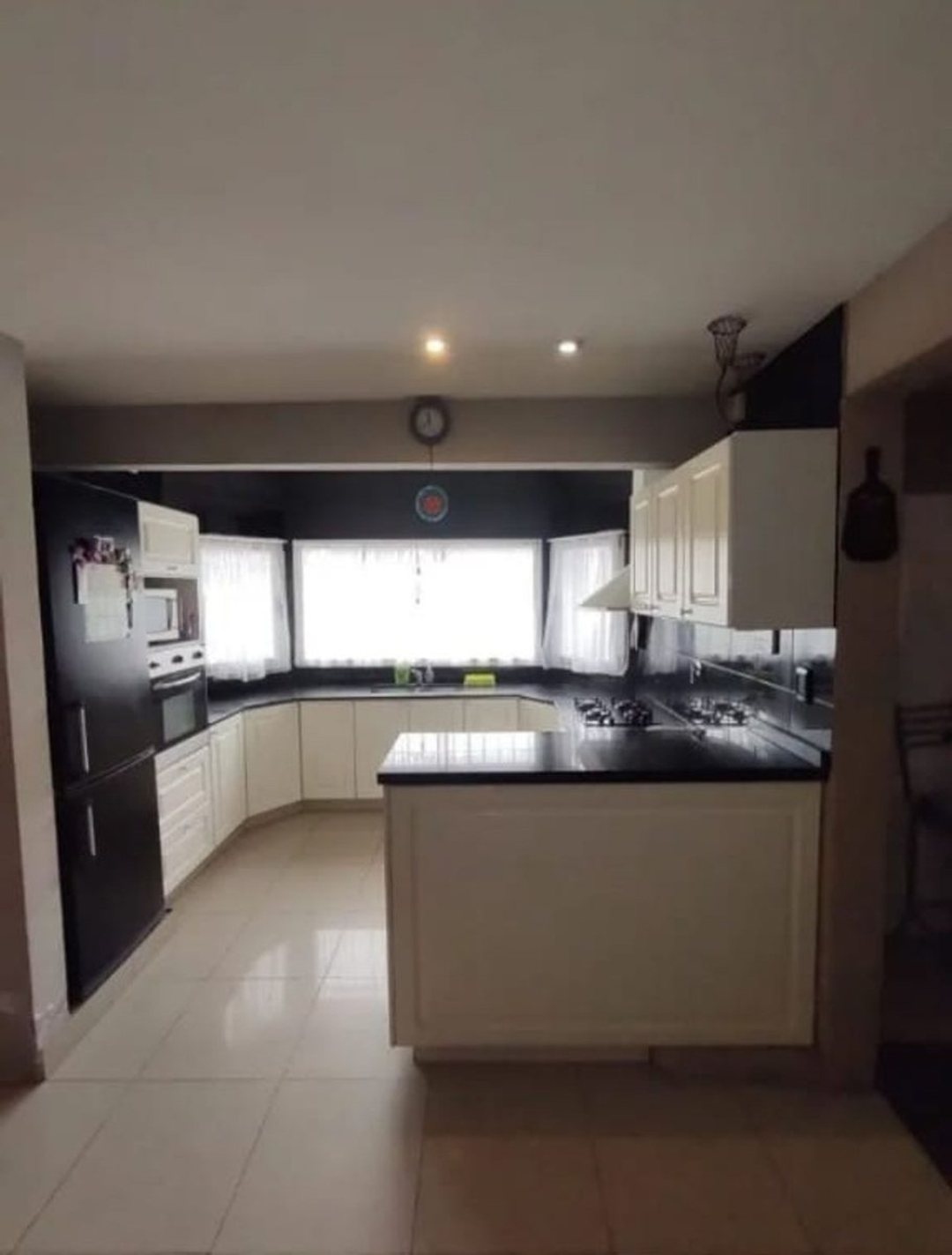 VENTA CASA EN PILAR CENTRO PARQUE Y PILETA