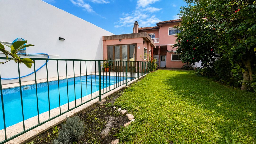 VENTA CASA 6 AMB C/COCHERA Y PILETA SANTOS LUGARES