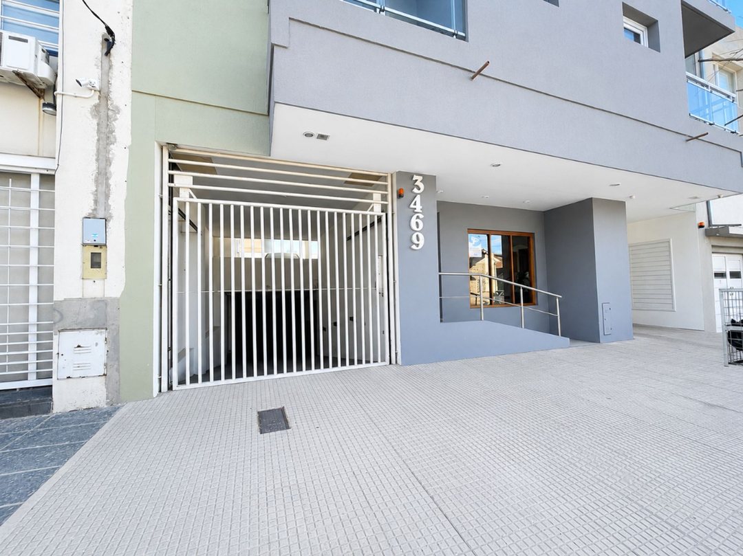 Venta departamento 2 ambientes al frente y cochera