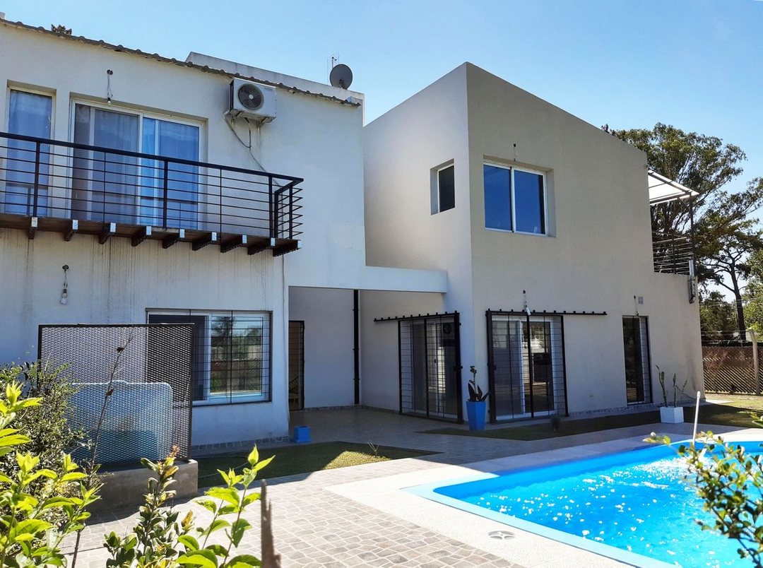 Casa quinta moderna 320 m2 + pileta + chocheras