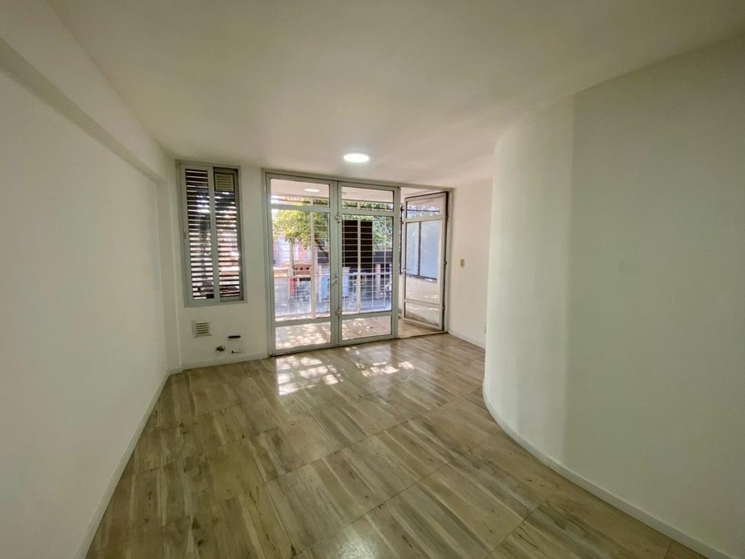 VENTA DEPTO 1 DORMITORIO DOBLE BALCÓN  LOURDES