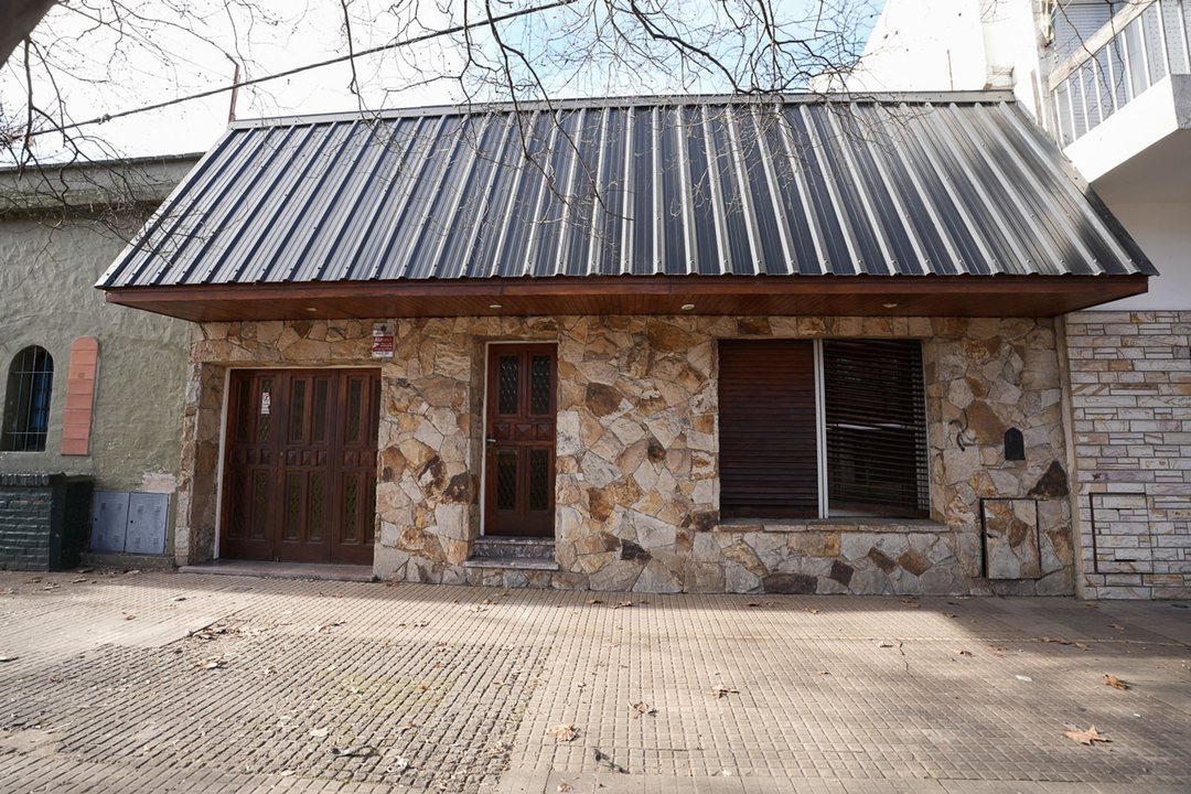 CASA EN VENTA 3 DORMITORIOS EN LA PLATA