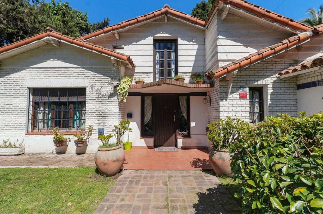 Venta Casa Quinta con pileta en Barrio Corimayo