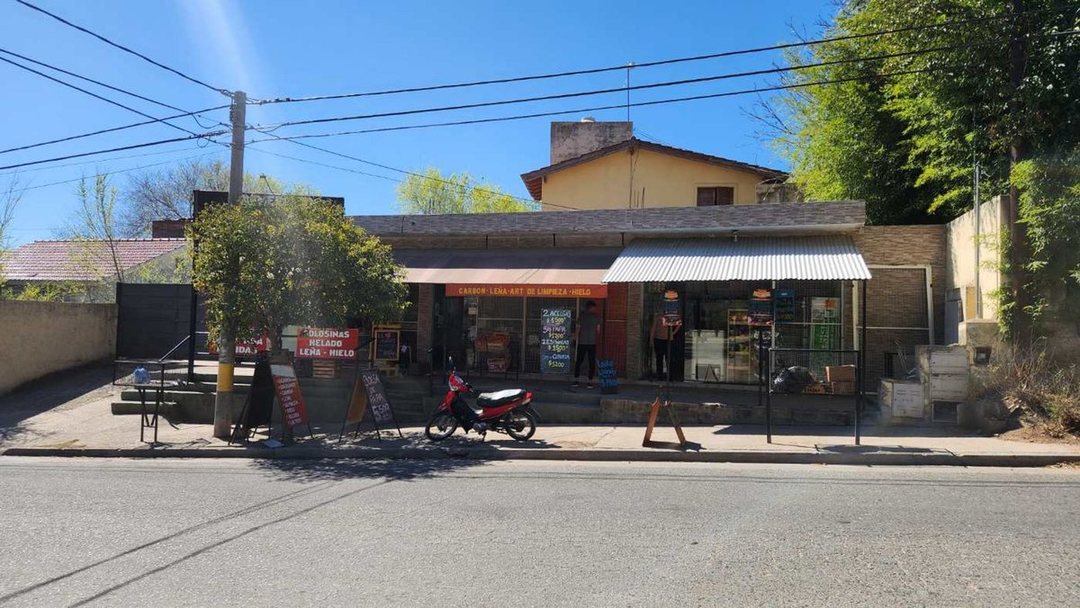 VENTA COMPLEJO CON 3 DUPLEX Y 2 LOCALES