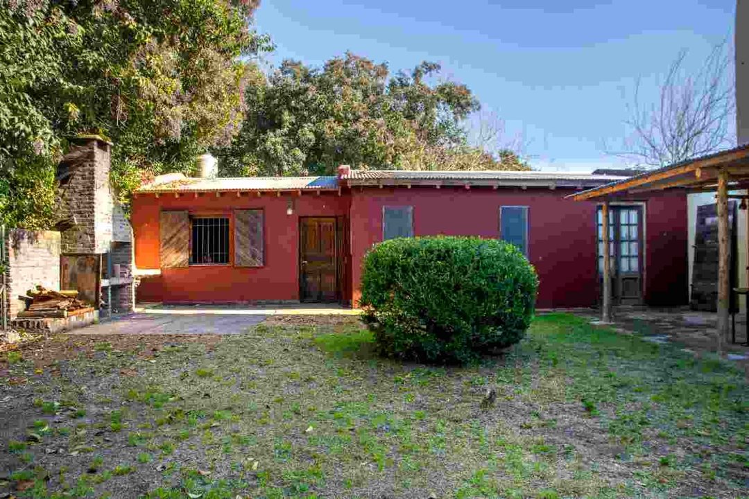 VENDE-CASA-3 AMB. CARLOS KEEN Jardín/Galería