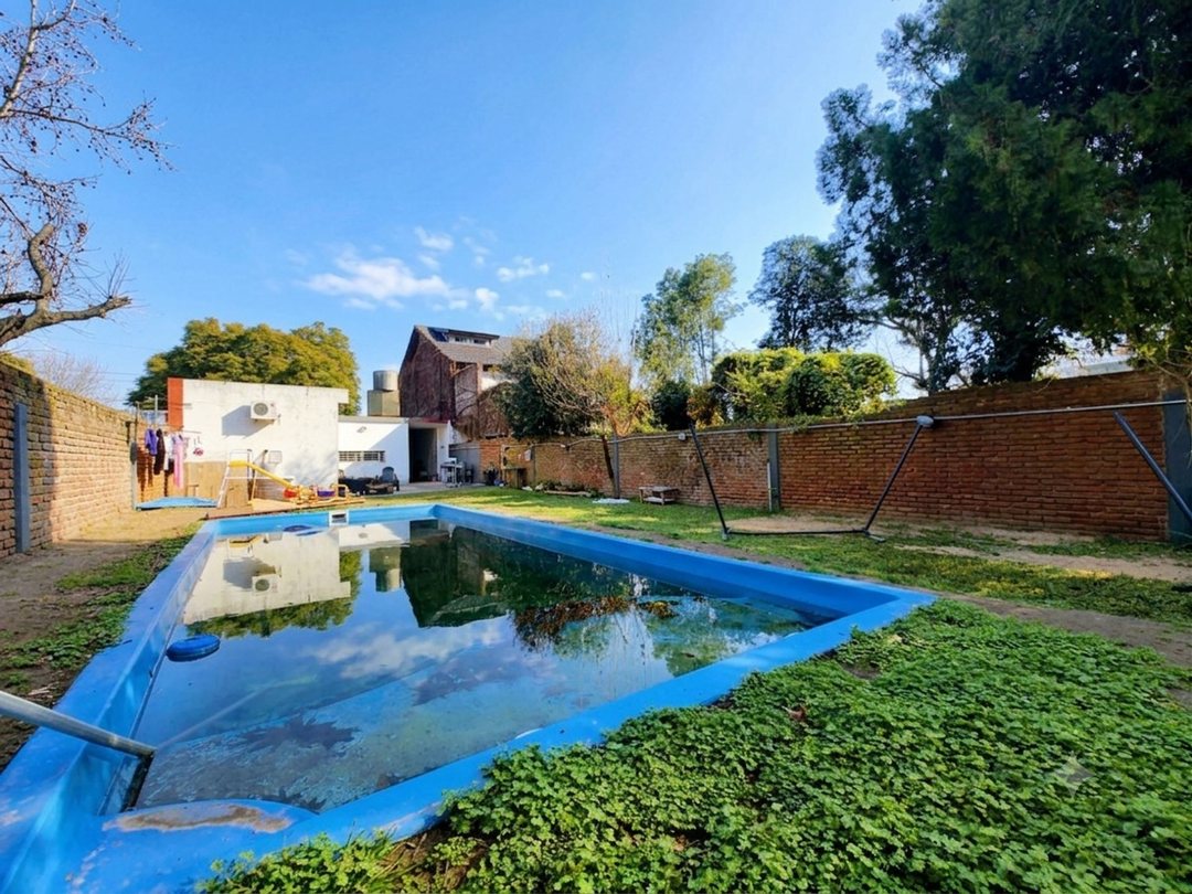 Venta casa 4 ambientes con pileta en Quilmes