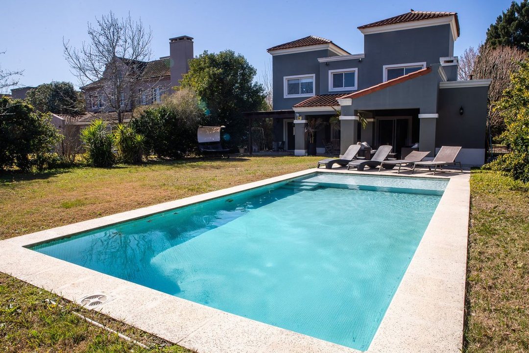 VENTA CASA 5 AMB Y DEP. C/BAÑO OPORTUNIDAD! APTA C