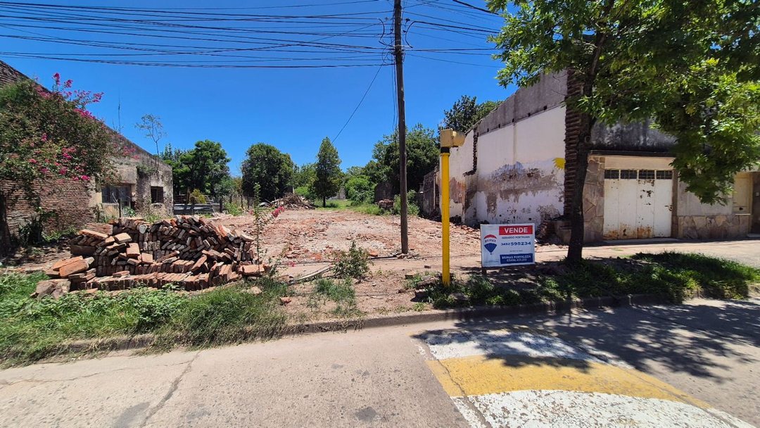 Vende Terreno sobre Avenida Principal en Pilar
