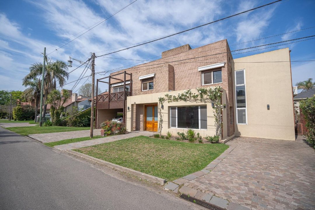 Venta casa con ascensor S. M. Ghiso 3 dor+dep serv
