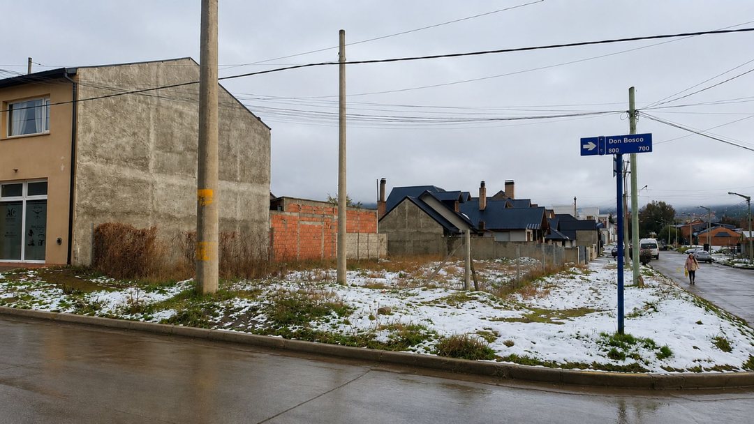 Lote en esquina sobre arteria principal de Esquel