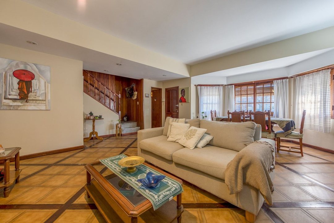 Venta Casa 4 Amb, Hurlingham. c/piscina, Cochera