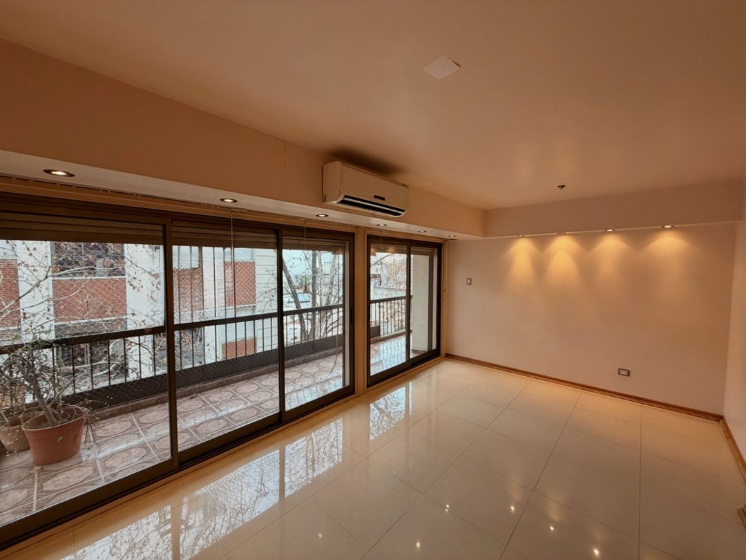 DEPARTAMENTO VENTA FLORES 4 AMBIENTES COCHERA DEP
