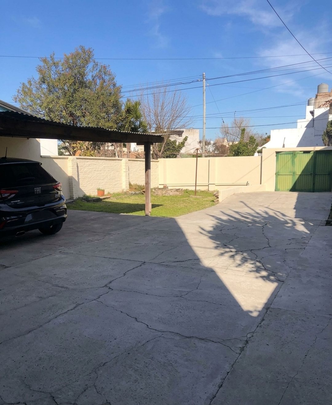 CASA EN VENTA 3 AMB CON PARQUE EN AVELLANEDA