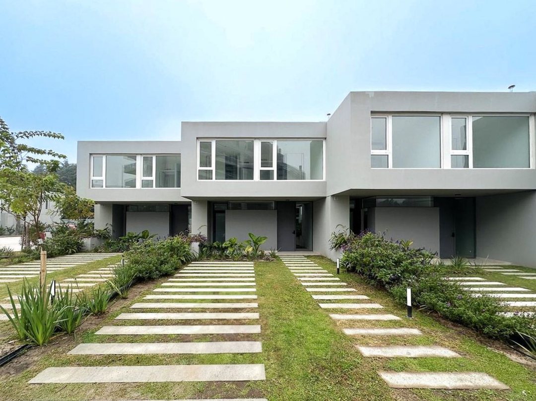 VENTA TOWNHOUSE 5 AMBIENTES EN LUCIERNAGA PILAR