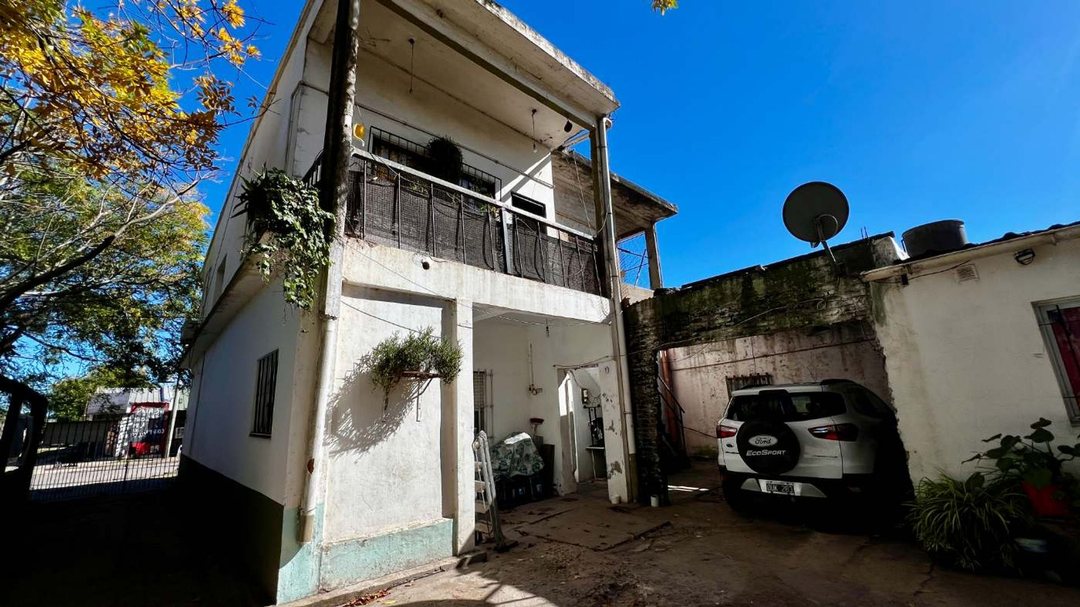 CASA 5 AMBIENTES VENTA EN LONGCHAMPS MAS LOCAL