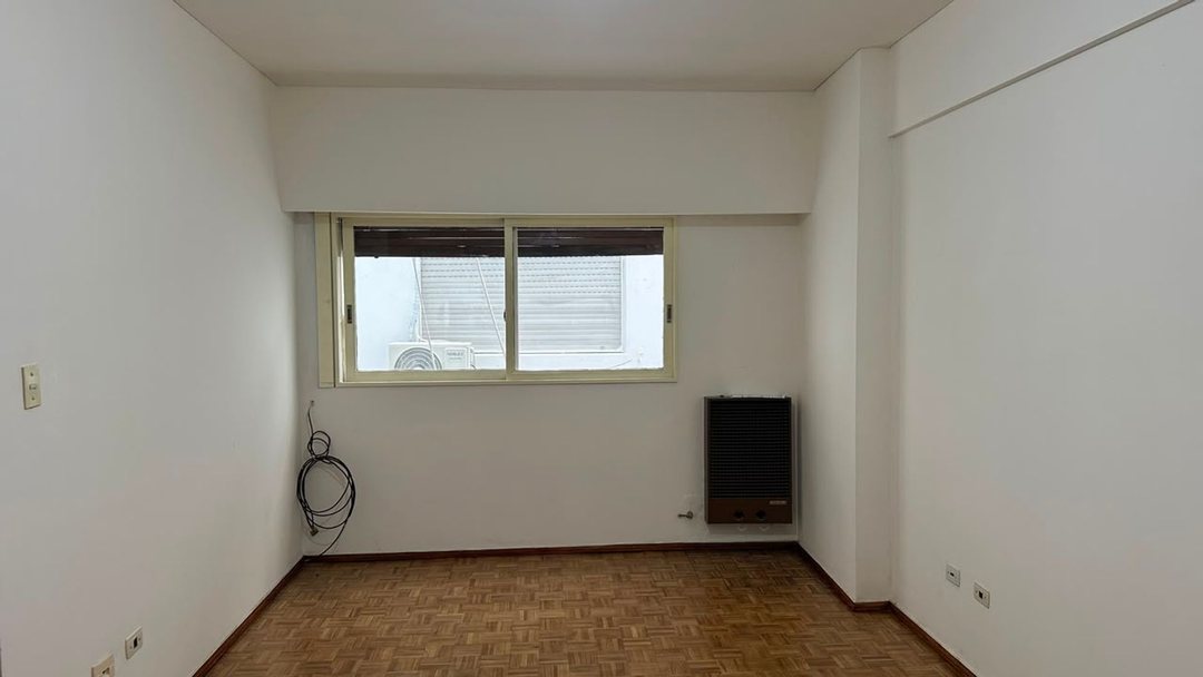 VENTA OFICINA/CONSULTORIO MONO EN AV LAS HERAS