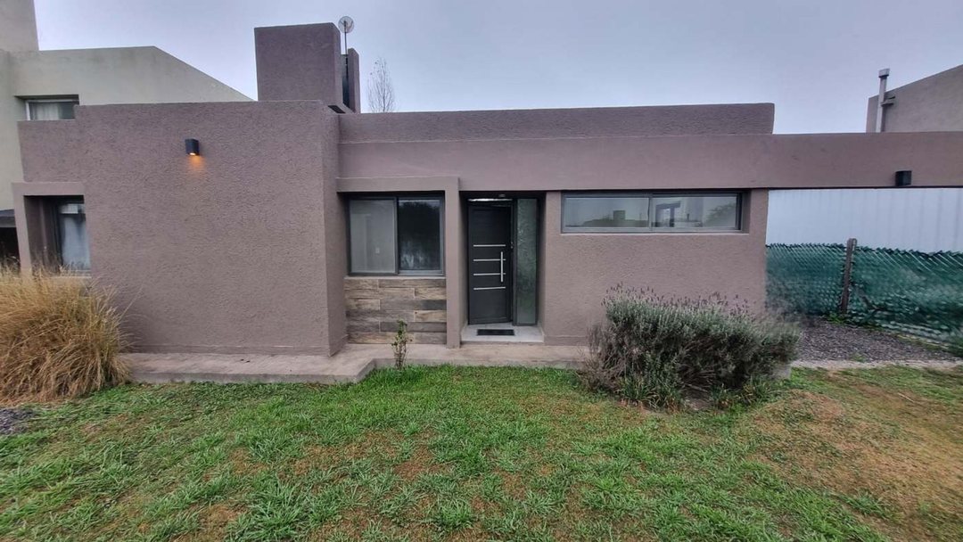 VENTA CASA 3 DORMITORIOS VILLA CATALINA ESCRITURA
