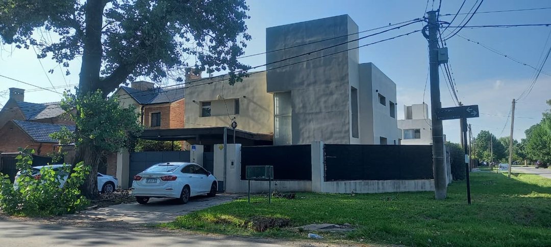 CASA EN VENTA 3 DORMITORIOS FISHERTON