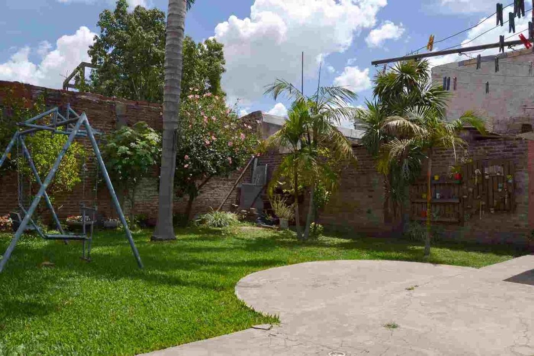 VENTA CASA AMBIENTES CON JARDIN EN I.CASANOVA