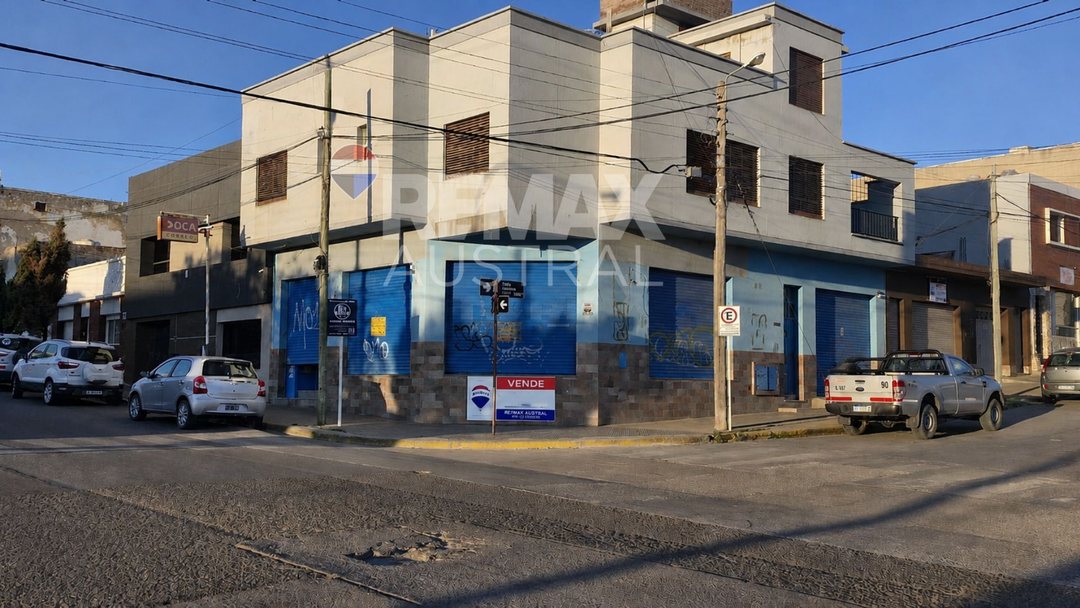 LOCAL EN ESQUINA EN EXCELENTE UBICACION - CENTRO