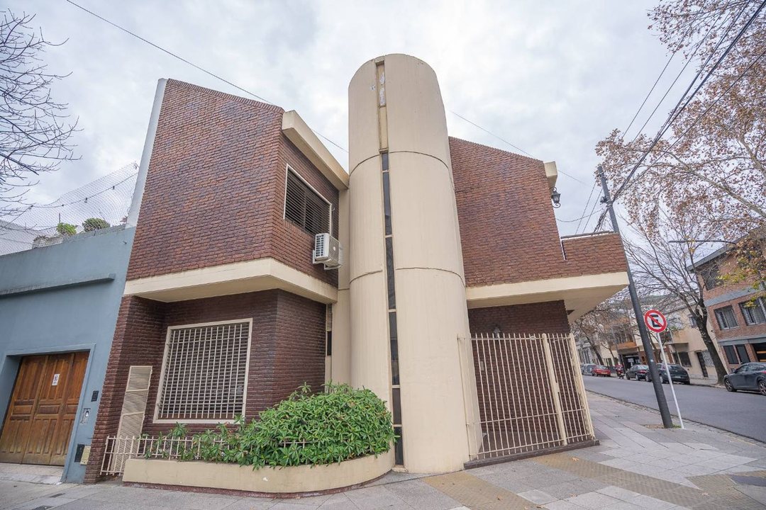 VENTA CASA 5 AMB ALMAGRO