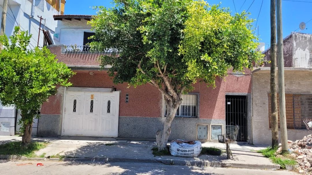 PH TIPO CASA AL FRENTE CON COCHERA