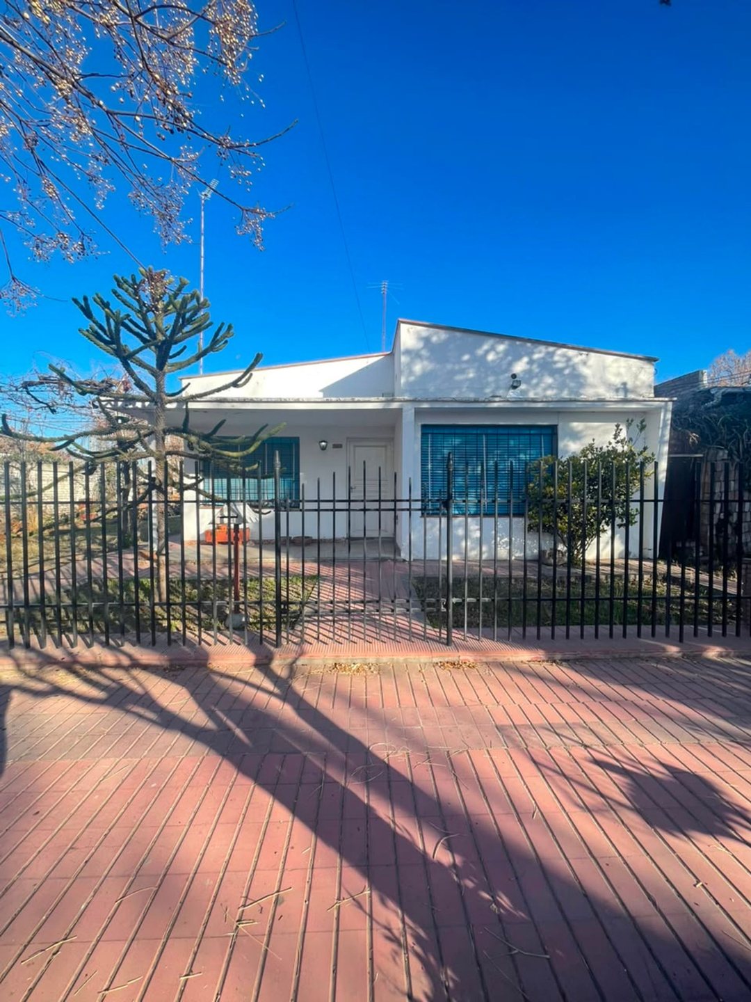 Casa y Galpón en venta zona residencial Tunuyán