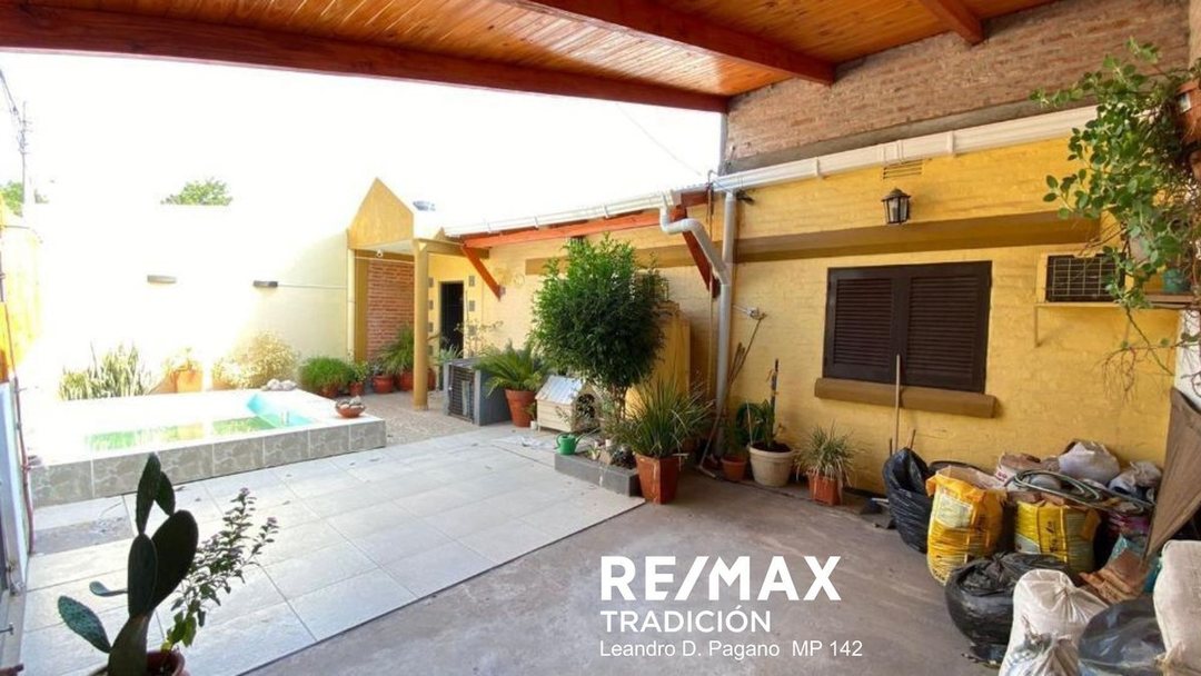 CASA EN VENTA CON PARRILLA Y PILETA
