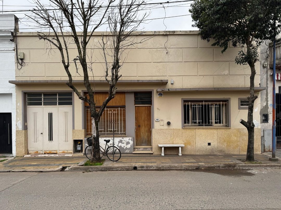 CASA EN VENTA EN ROJAS ZONA CENTRICA