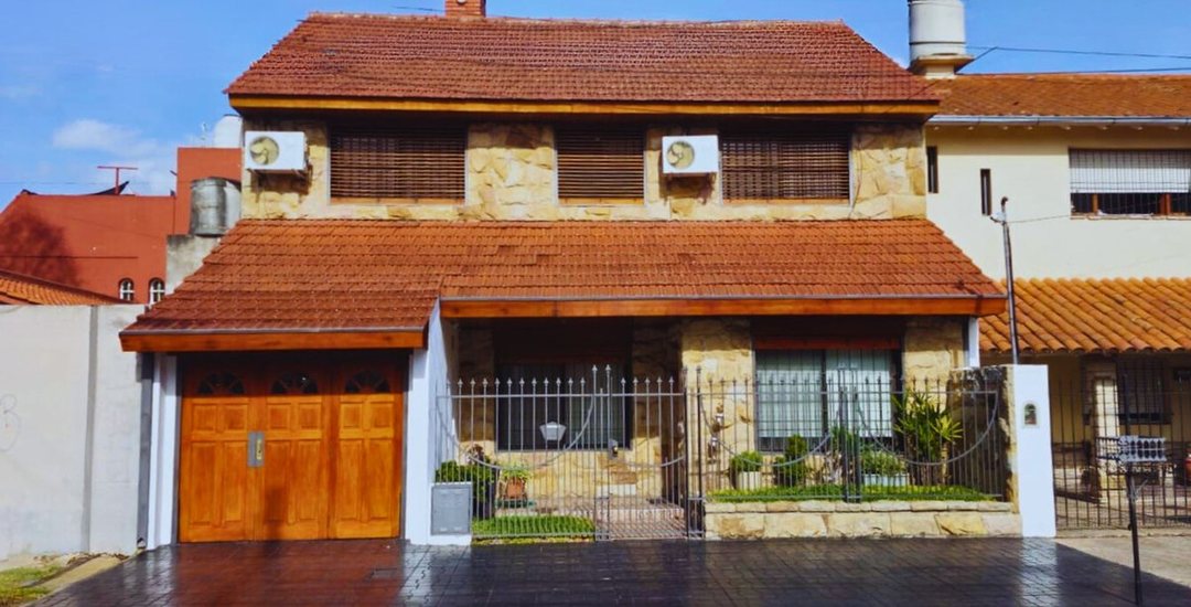 VENTA CASA 6 AMBIENTES HAEDO APTO CREDITO