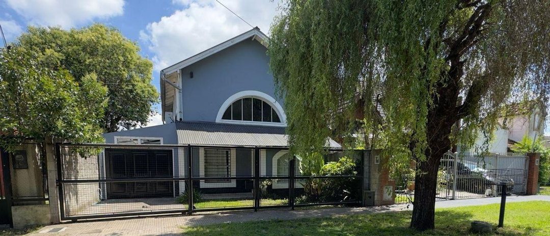 VENTA CASA 4 AMB CON GRAN JARDIN .ITUZAINGO NORTE
