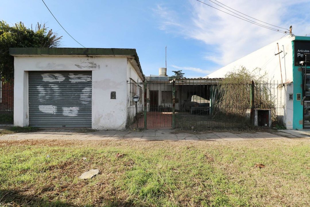 VENTA CASA LOTE PROPIO C/LOCAL, PILETA/ MORENO