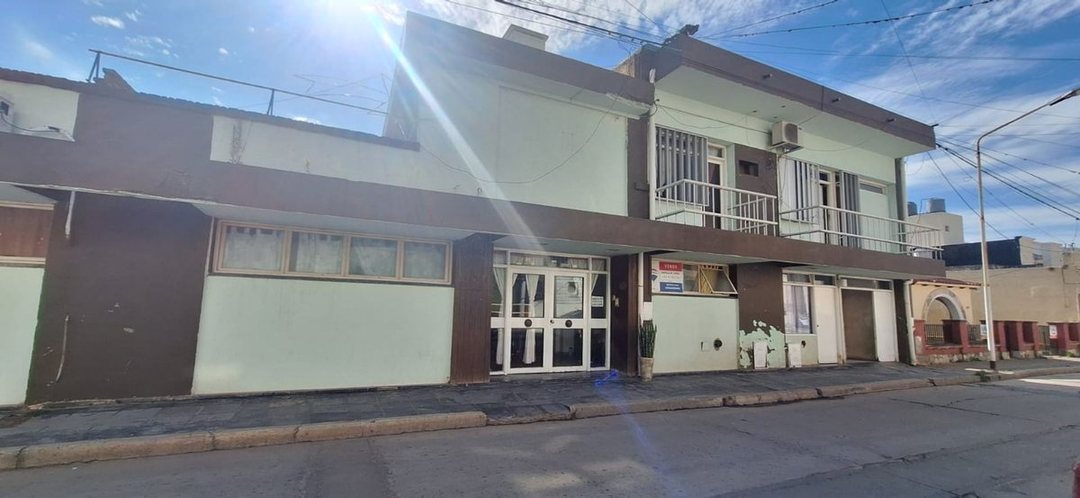 Gran propiedad céntrica con múltiples usos-Coronda