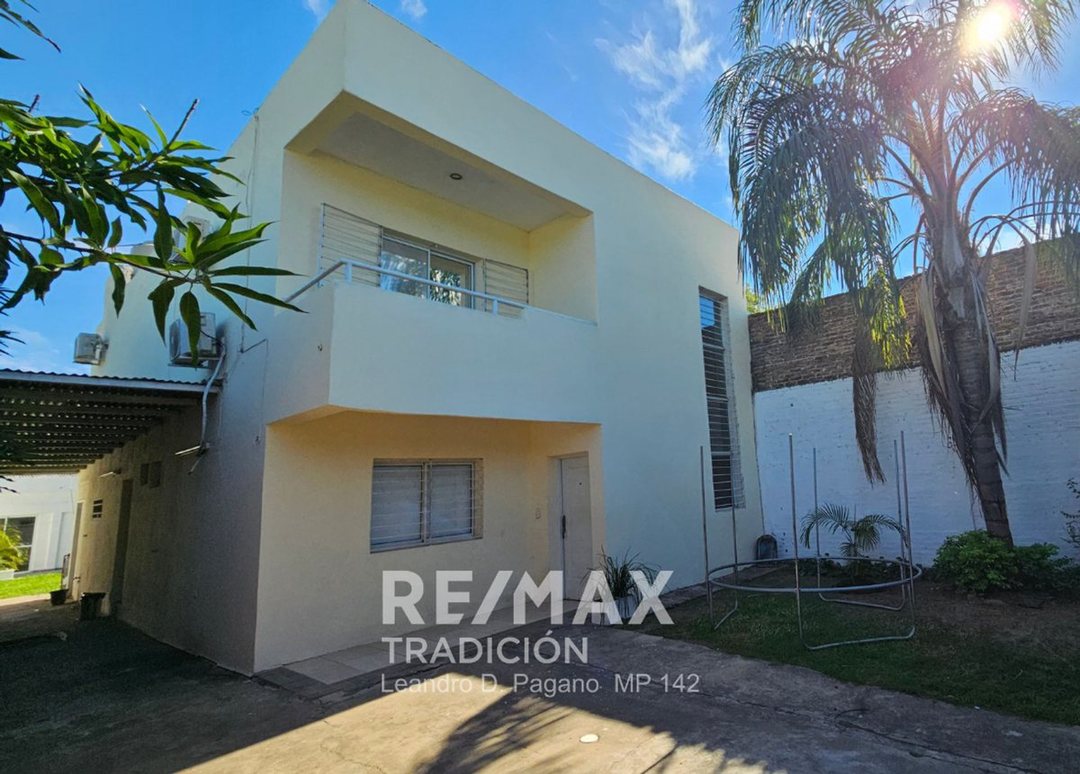 CASA CON SALON COMERCIAL EN VENTA - BARRANQUERAS