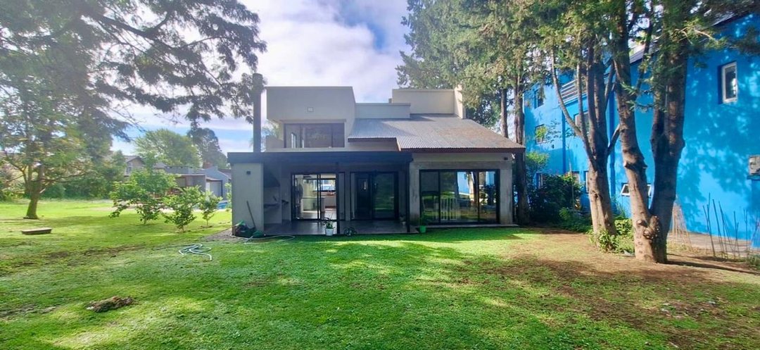 CASA 3 dorm. en suite EN VENTA Náutico Escobar