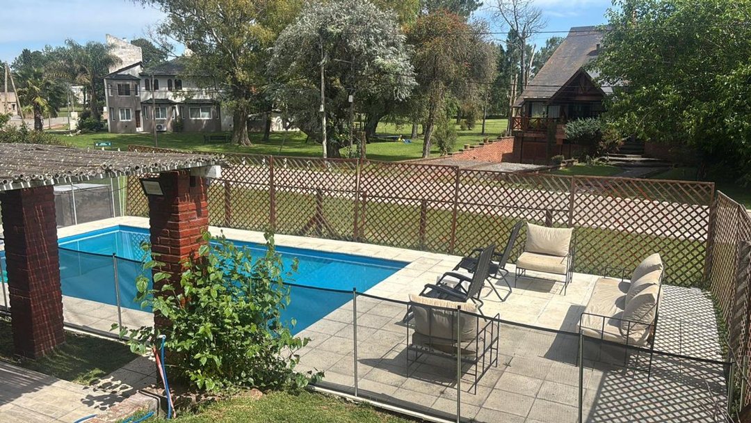VENTA CASA 6 AMB EN COUNTRY MI REFUGIO LOTE 1400m2