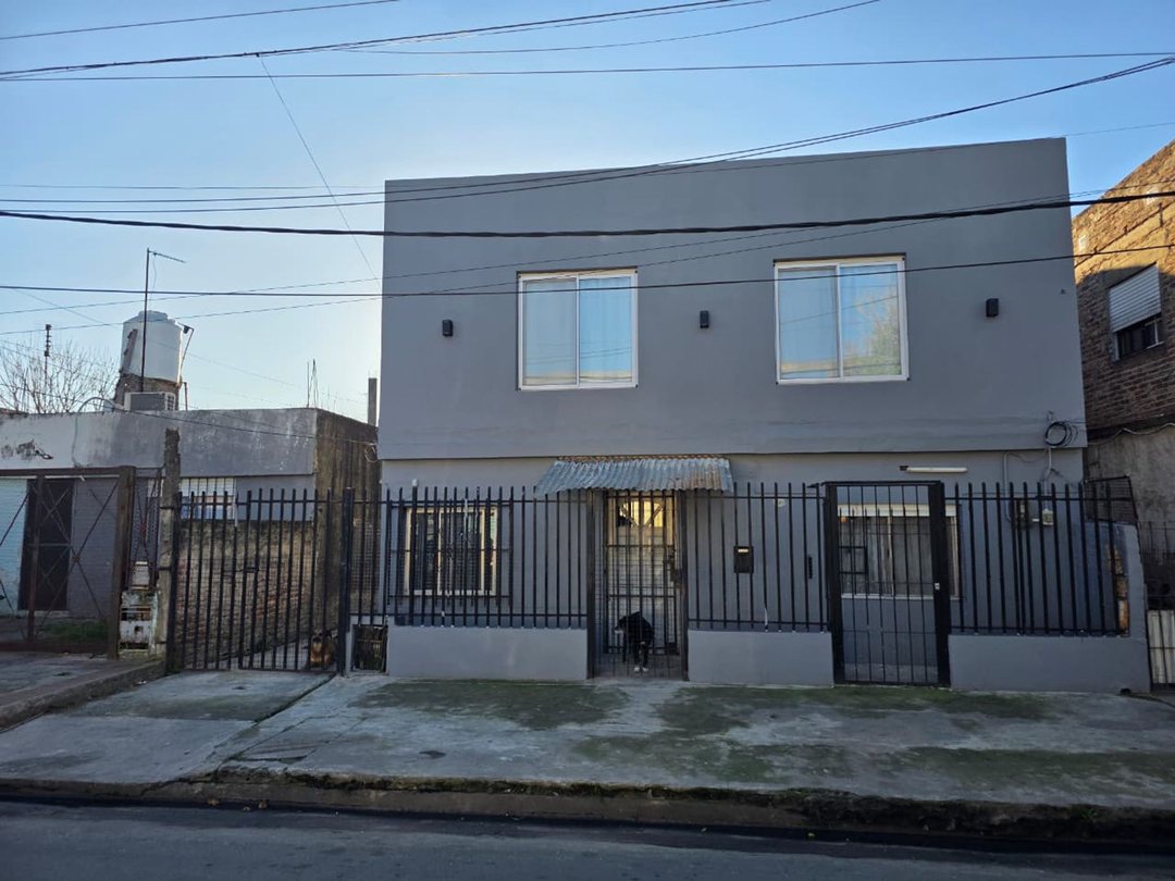 CASA 4 AMBIENTES EN VENTA LANUS OESTE