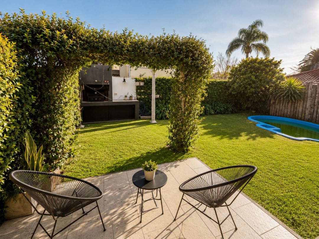 VENTA CASA 4 AMB. C/JARDÍN Y PILETA - CASTELAR