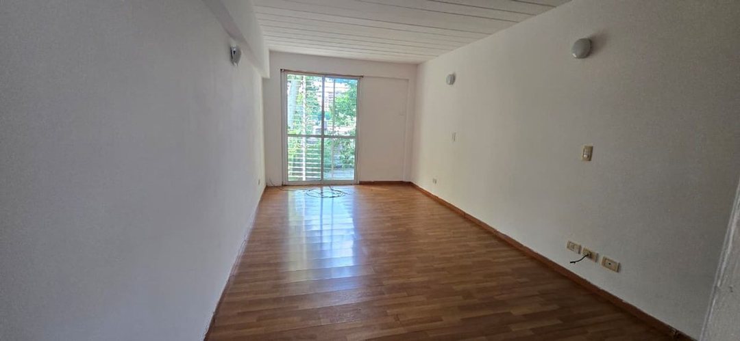 Venta Departamento Monoambiente escalera Lourdes