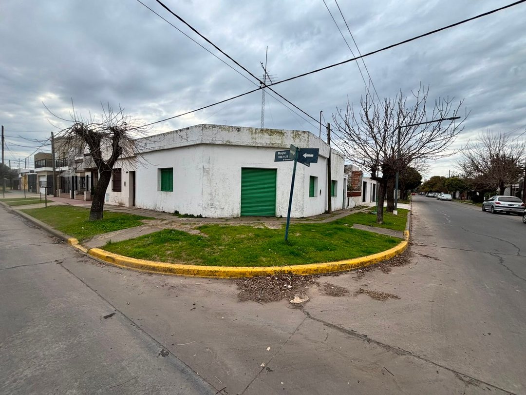 VENTA CASA ESQUINA A RECICLAR , SAN NICOLAS