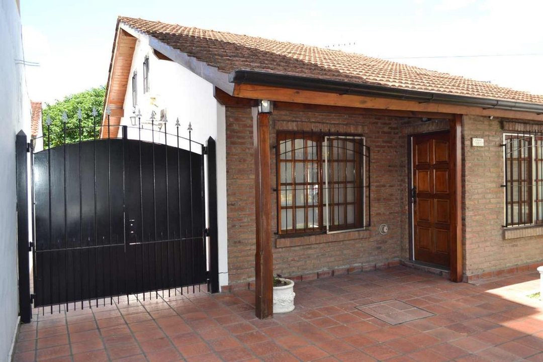 VENTA CASA 4 AMBIENTES ITUZAINGO APTO CREDITO