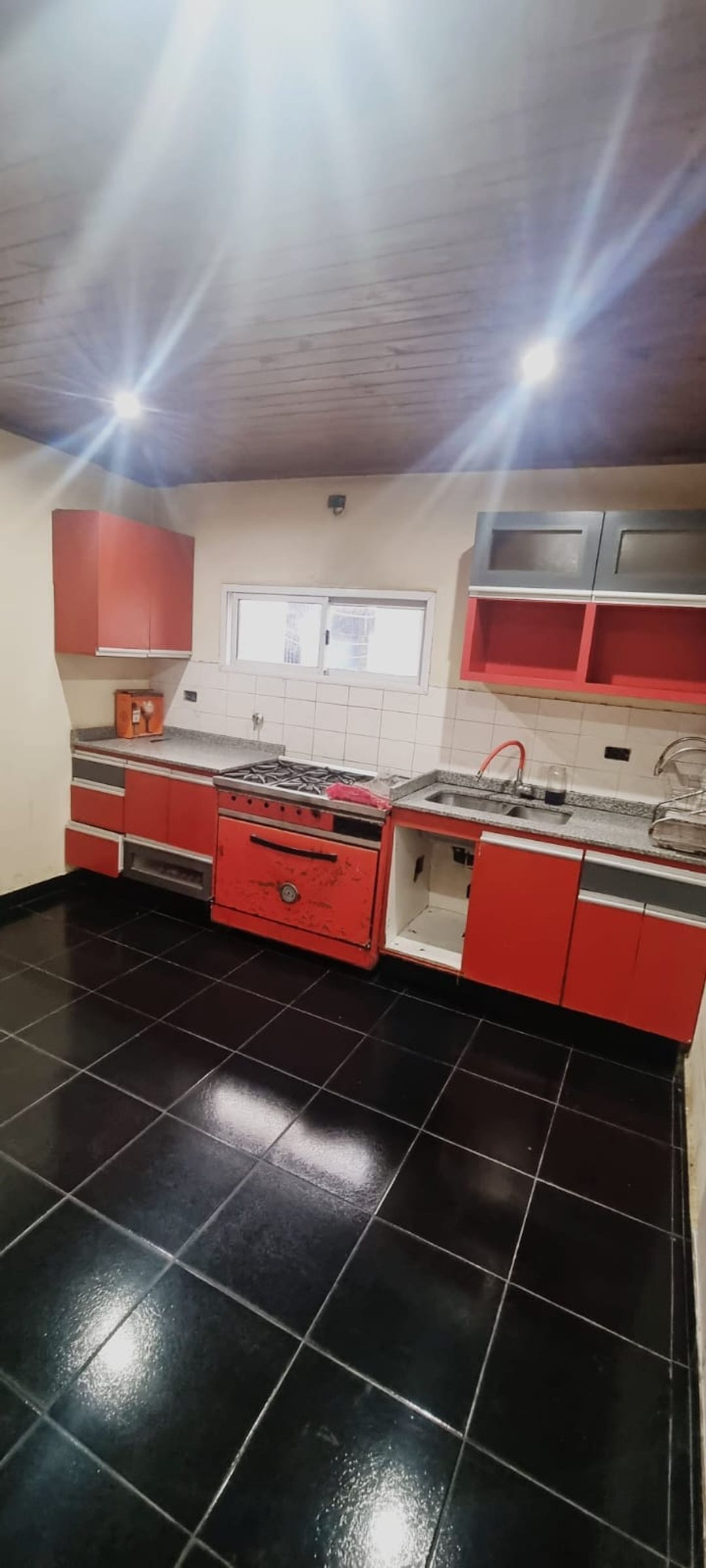 VENTA CASA CON GALPON - VILLA CELINA - SARMIENTO
