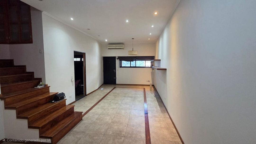 VENTA Parque Chacabuco CASA 3dorm. cochera terraza
