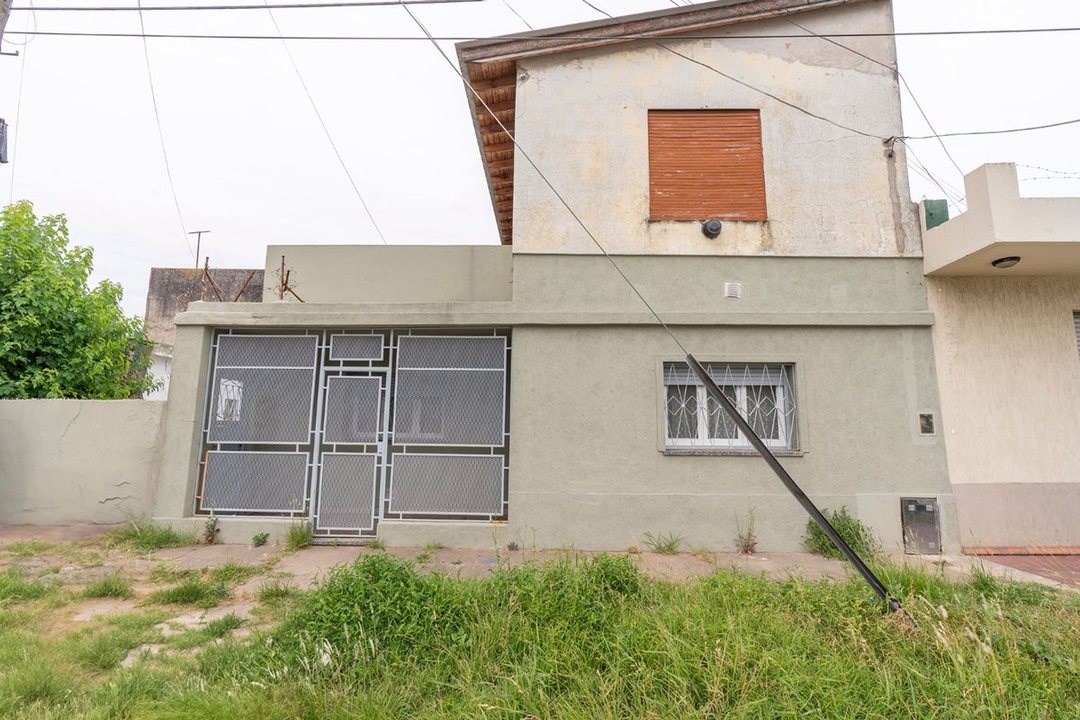 VENTA CASA 3 AMB CON DPTO Y COCHERA QUILMES OESTE
