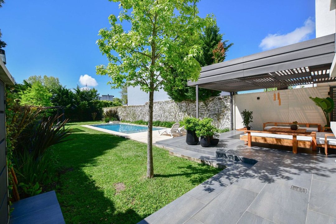 CASA EN VENTA GONNET