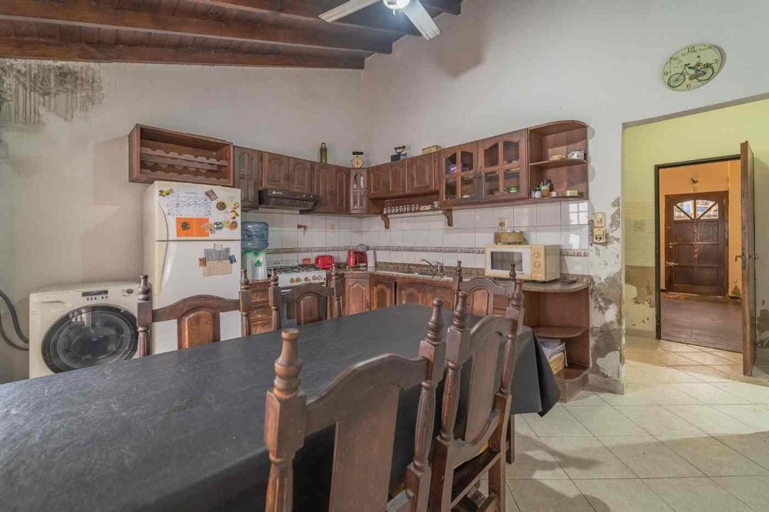 Cómoda casa multifamiliar con cochera y patio