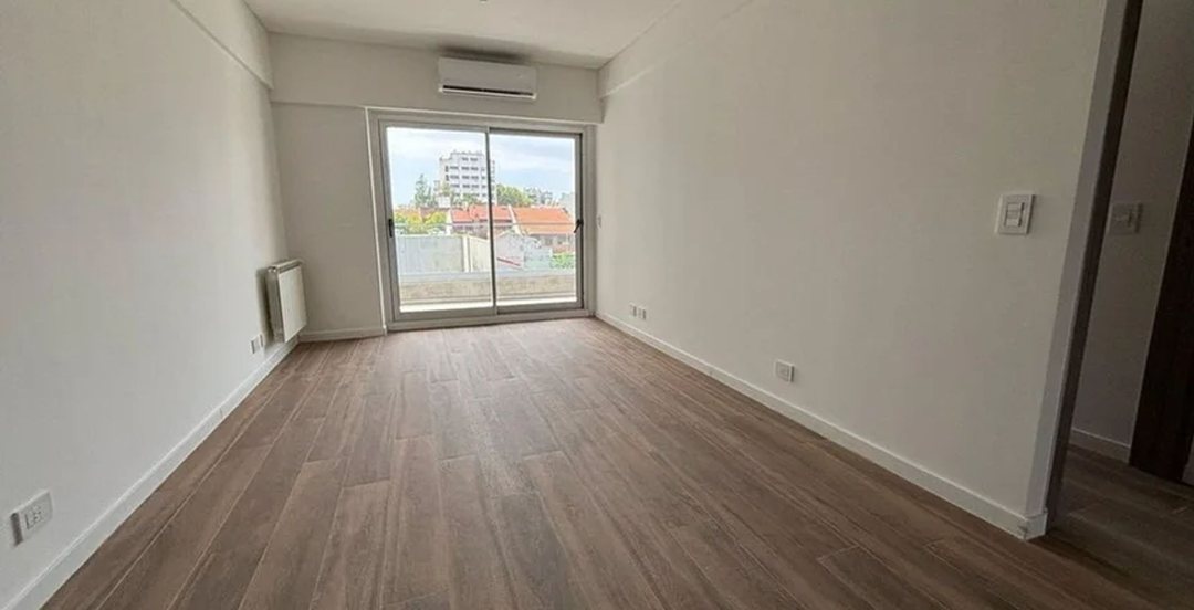 3 Ambientes con Balcón sobre Av. Cabildo Nuñez