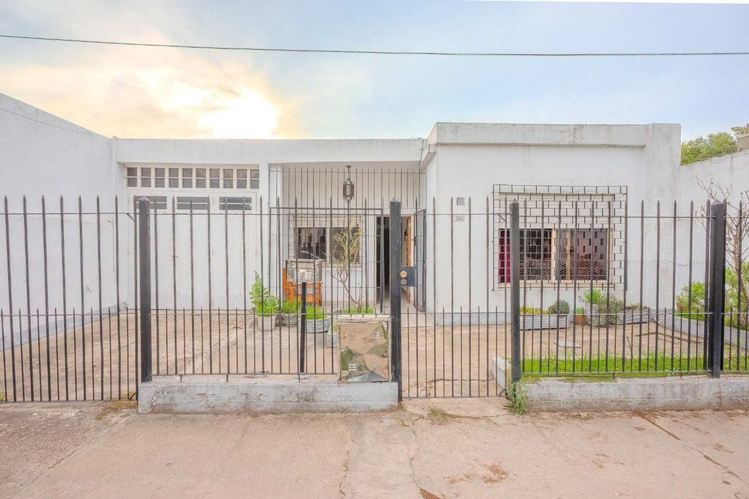 VENTA CASA 3 AMB CON COCHERA Y PARQUE